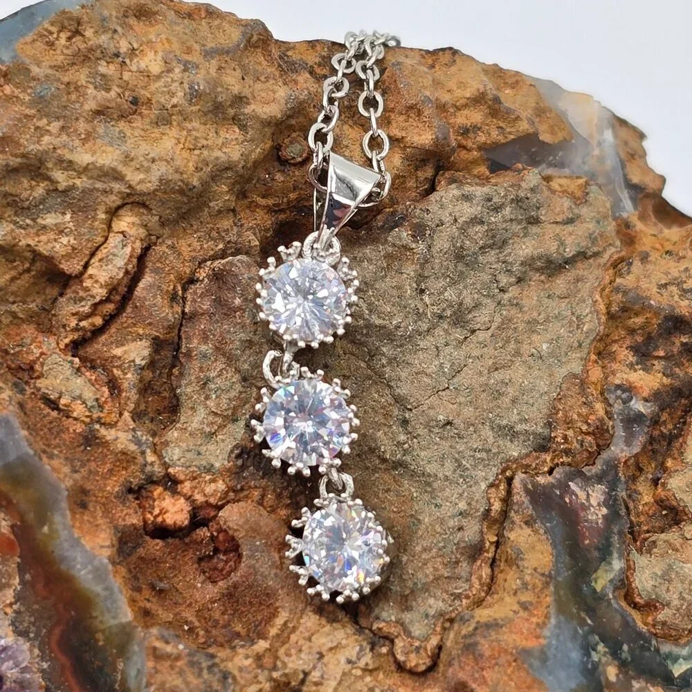 Ashlyn Avenue Symphony Emerson Crown Cascade Pendant Necklace Gift Box & Pouch